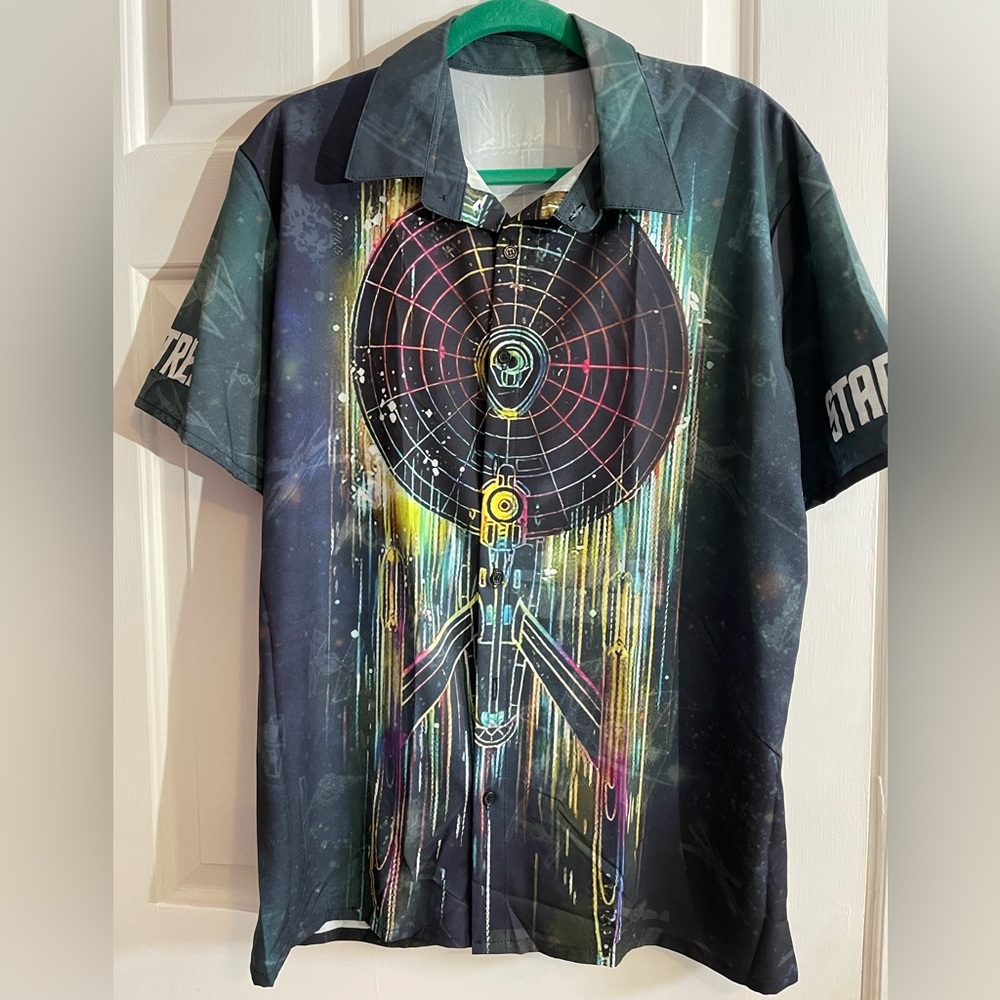 Men’s Medium (M) Star Trek Graphic All Over Enterprise Button Down Shirt